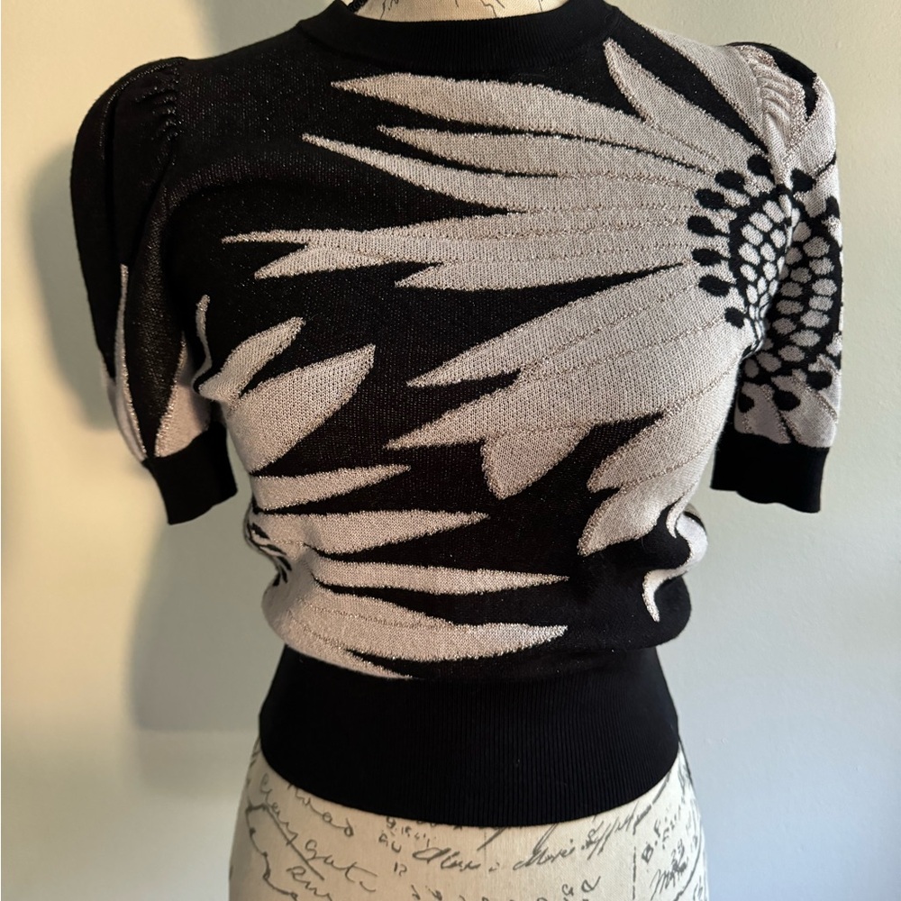 Short sleeve sweater. Kate Spade